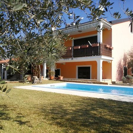 אומאג Apartments Majda מראה חיצוני תמונה