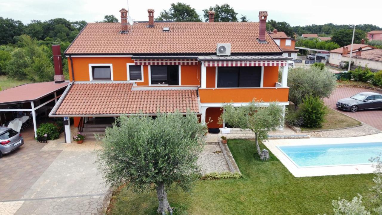 אומאג Apartments Majda מראה חיצוני תמונה