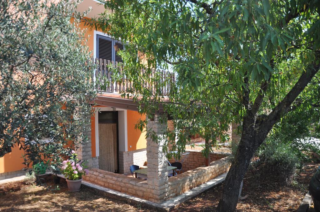 אומאג Apartments Majda מראה חיצוני תמונה