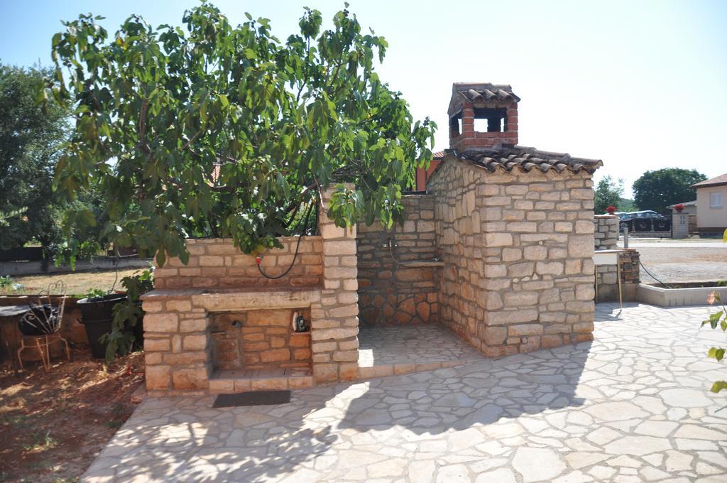 אומאג Apartments Majda מראה חיצוני תמונה