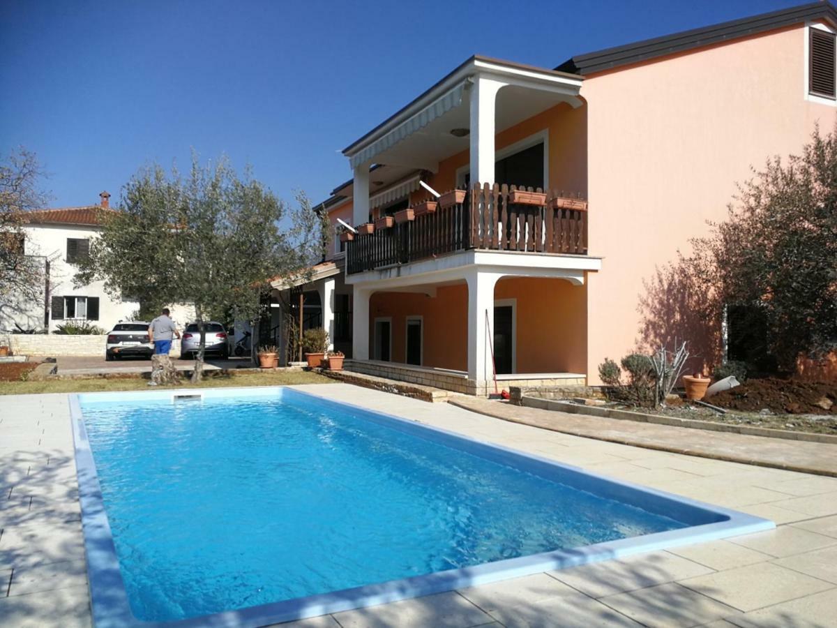 אומאג Apartments Majda מראה חיצוני תמונה